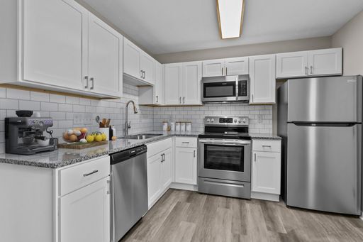 Beautifully Renovated Townhouse in Spring Lake – photo 1
