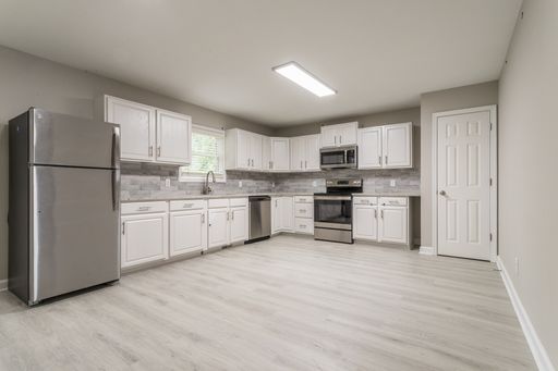 Modern 4 Bedroom 4 Bath Townhome – photo 1