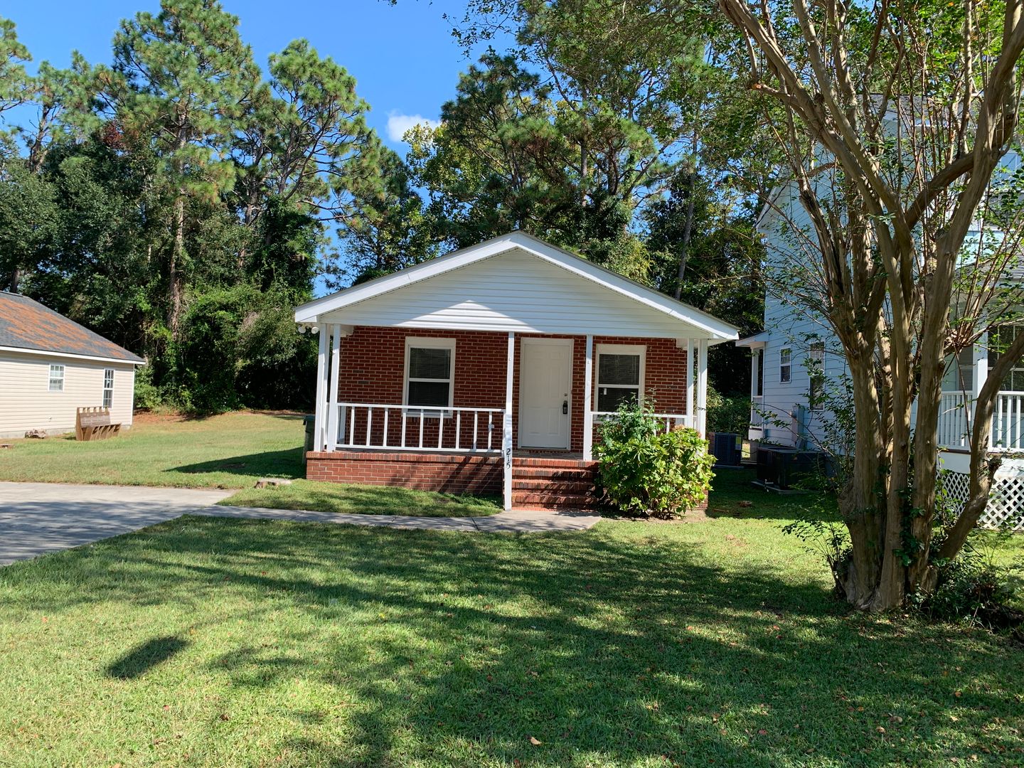 Wilmington House: 215 HILLSDALE DRIVE