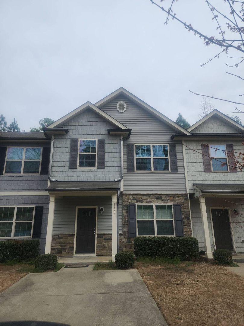 Raleigh House: 6183 Neuse Wood Drive