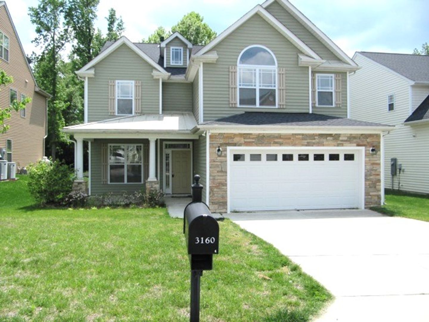 Raleigh House: 3160 Landing Falls Ln