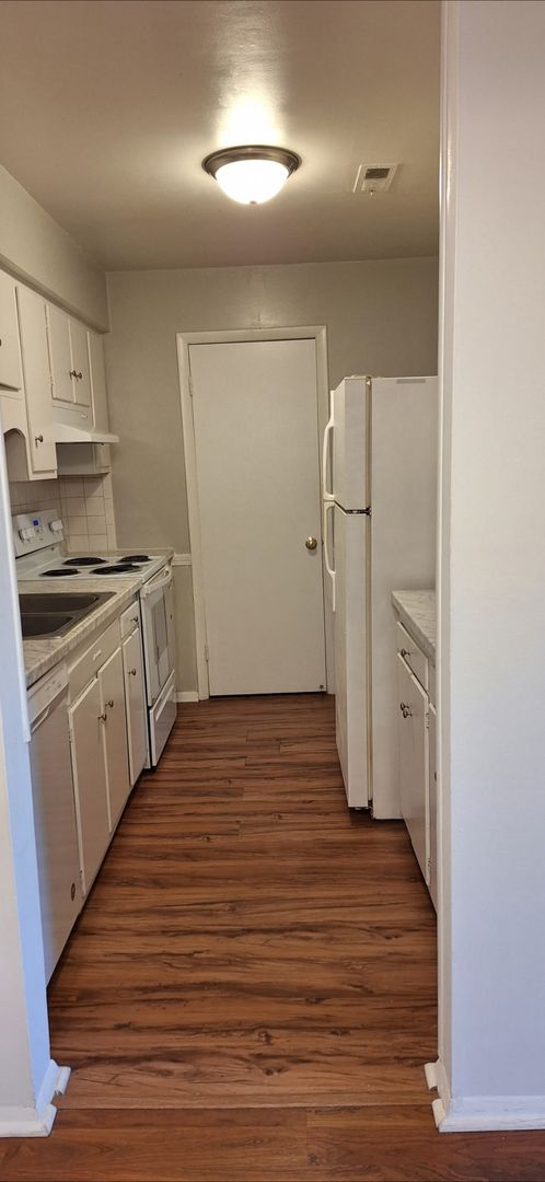 Raleigh Townhome: 1212 E SCHAUB DRIVE