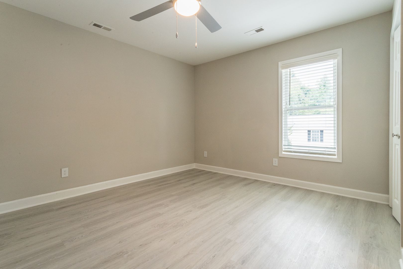 Modern 4 Bedroom 4 Bath Townhome 10 of 12