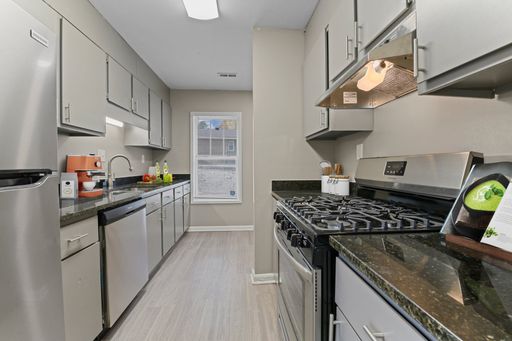 MOVE IN. SAVE BIG. LIVE BETTER - GET 1 MONTH FREE!! – photo 1
