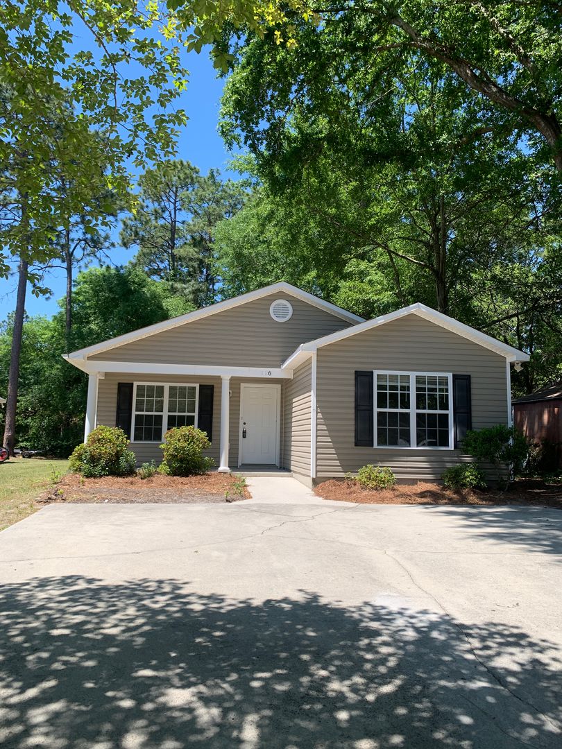 Wilmington House: 116 HILLSDALE DRIVE