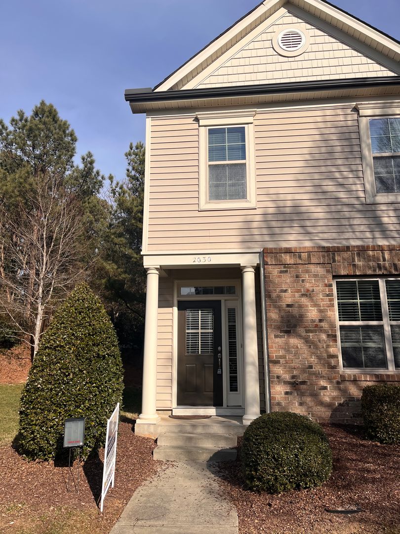 Cary House: 2030 Highland Village Drive