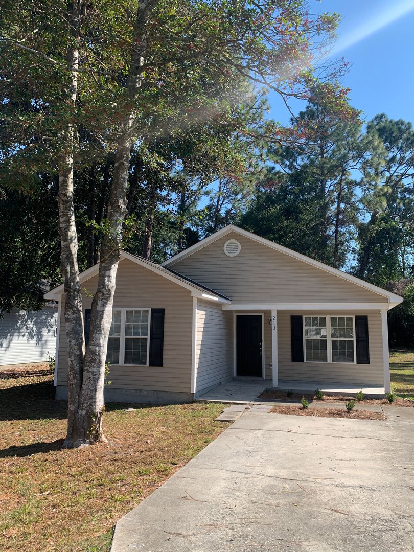 Wilmington House: 213 HILLSDALE DRIVE