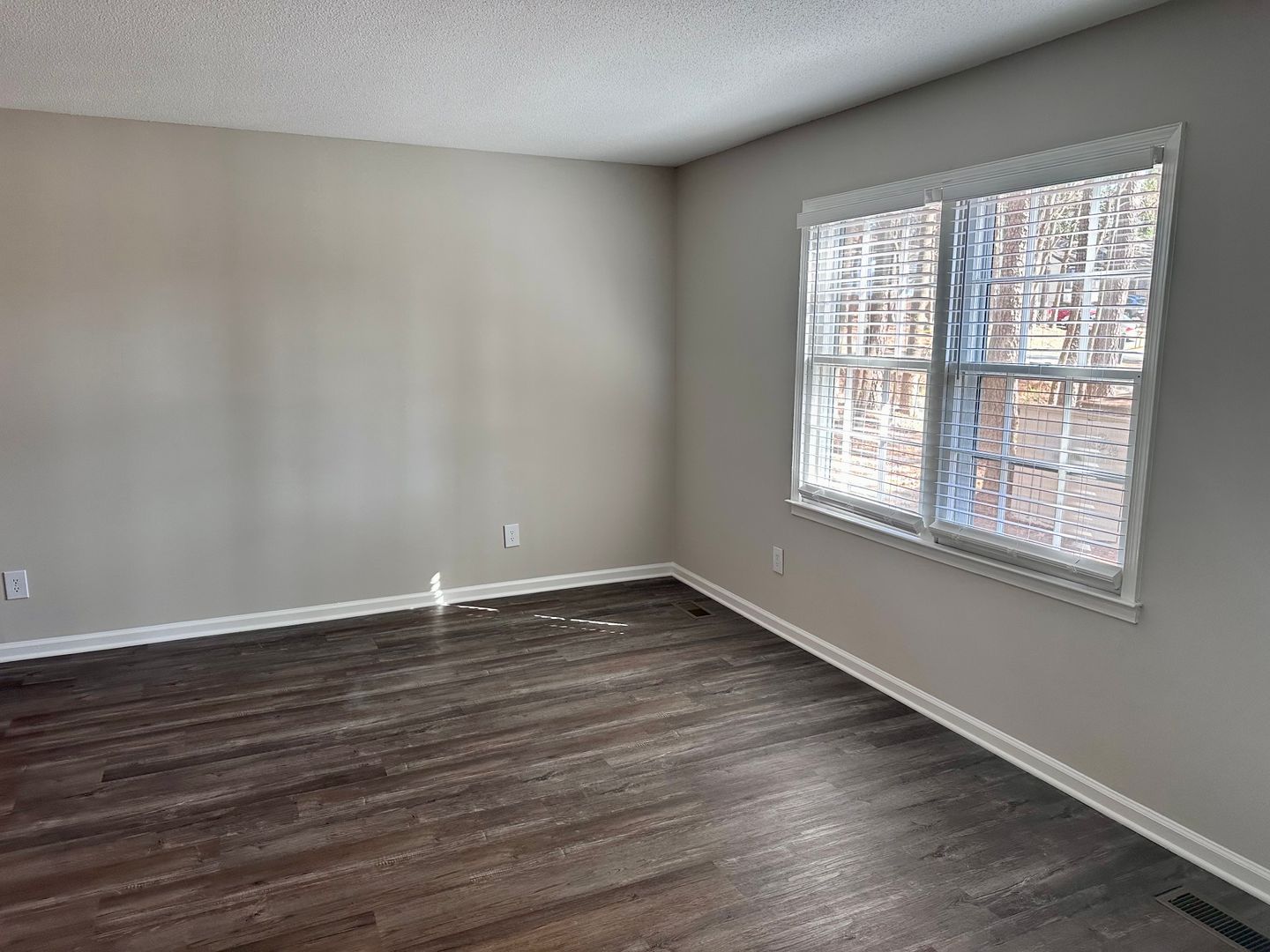 Stunning 2-bedroom, 2 -bathroom Apartment 6 of 7