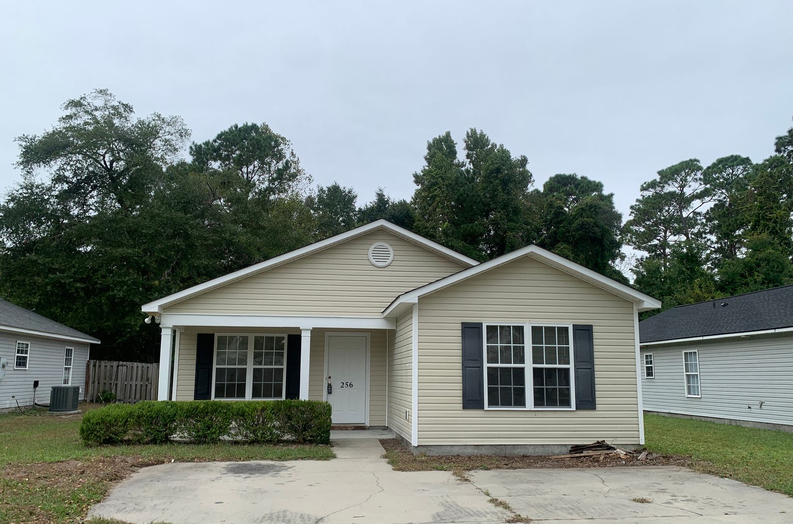 Wilmington House: 256 VICTORY GARDENS DRIVE