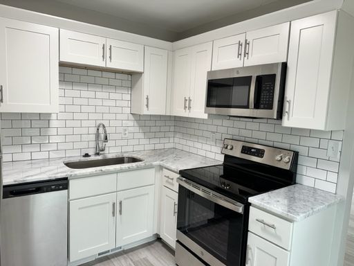 Bright, Remodeled 2 Bedroom – photo 1