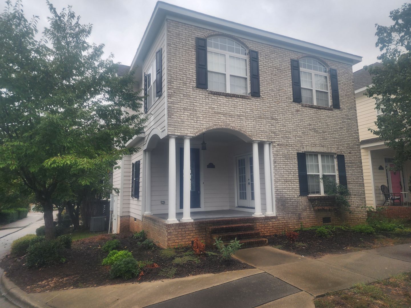 Raleigh House: 1131 Harp Street