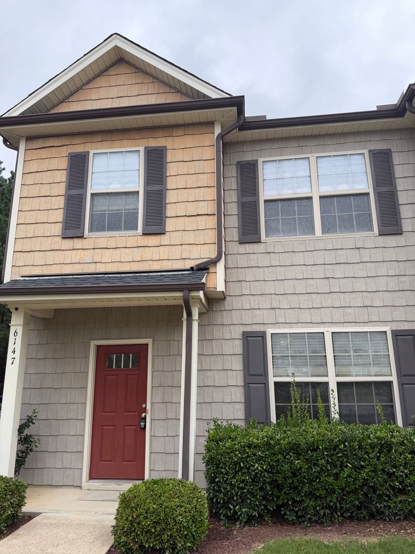 Raleigh House: 6147 Neuse Wood Drive