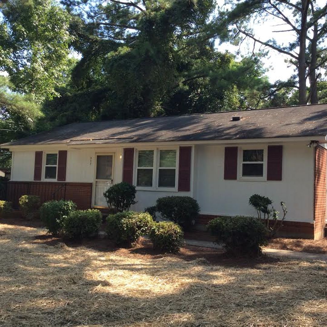 Raleigh House: 808 Peyton Street