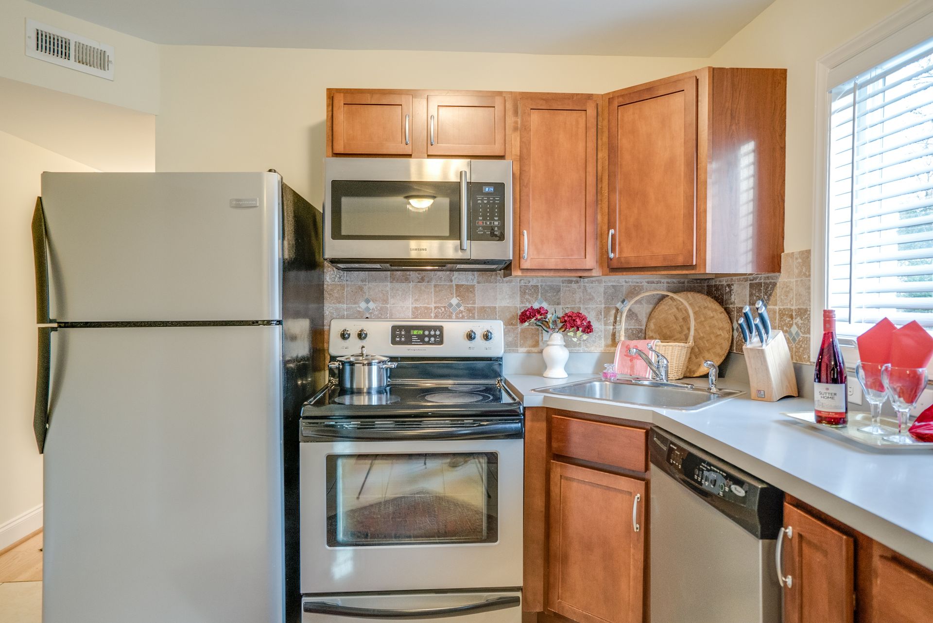 ADORABLE 3 BEDROOM IN CHAPEL HILL/CARRBORO! 10 of 12