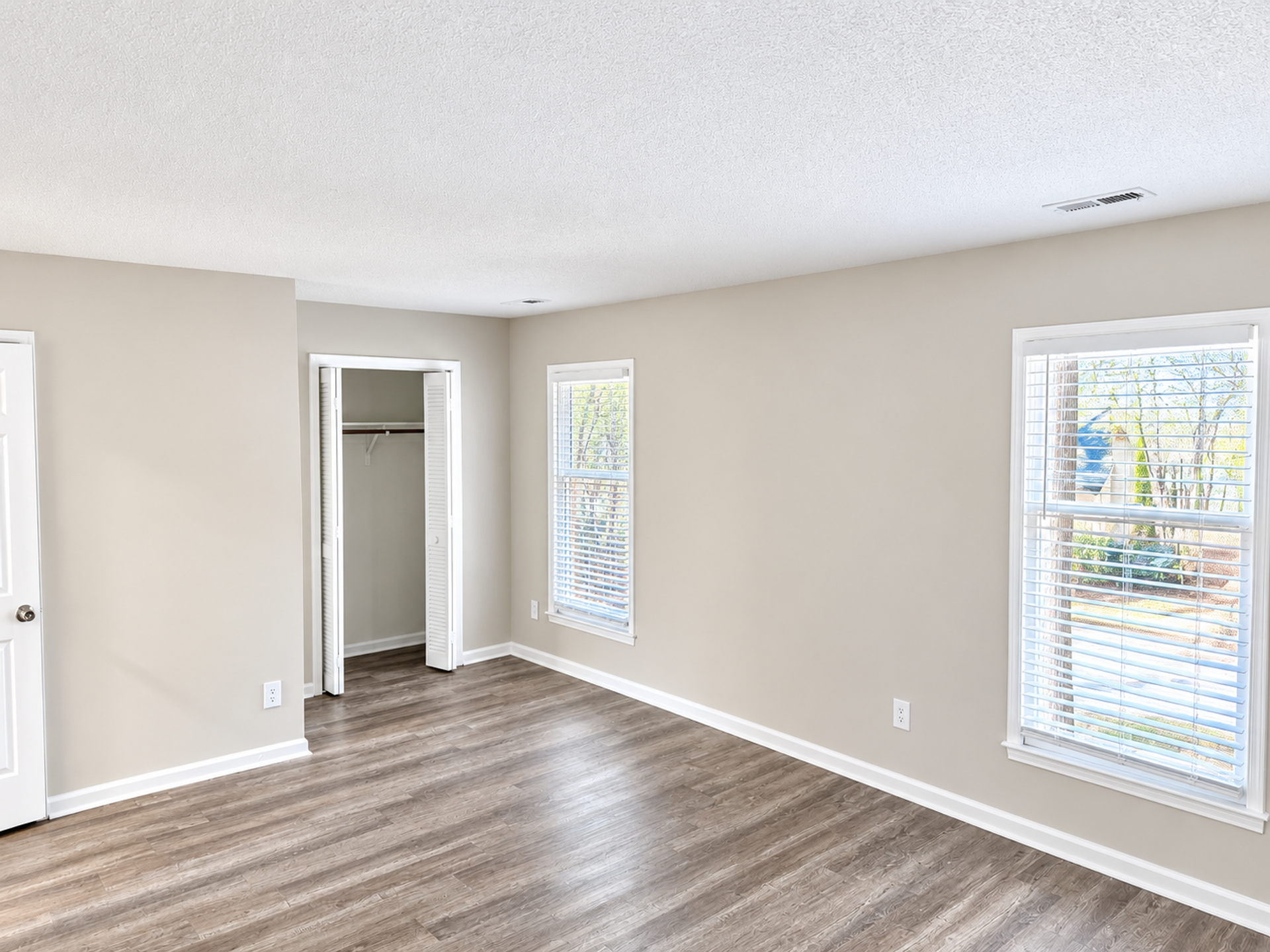 Stunning 2-bedroom, 2 -bathroom Apartment 11 of 12