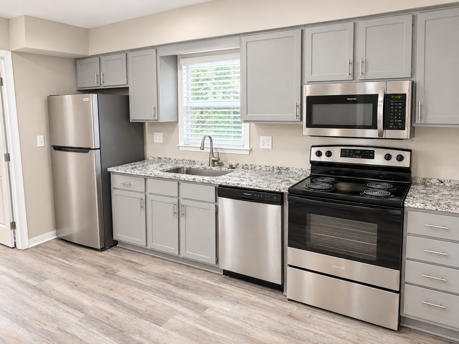 Stunning 2-bedroom, 2 -bathroom Apartment 9 of 12