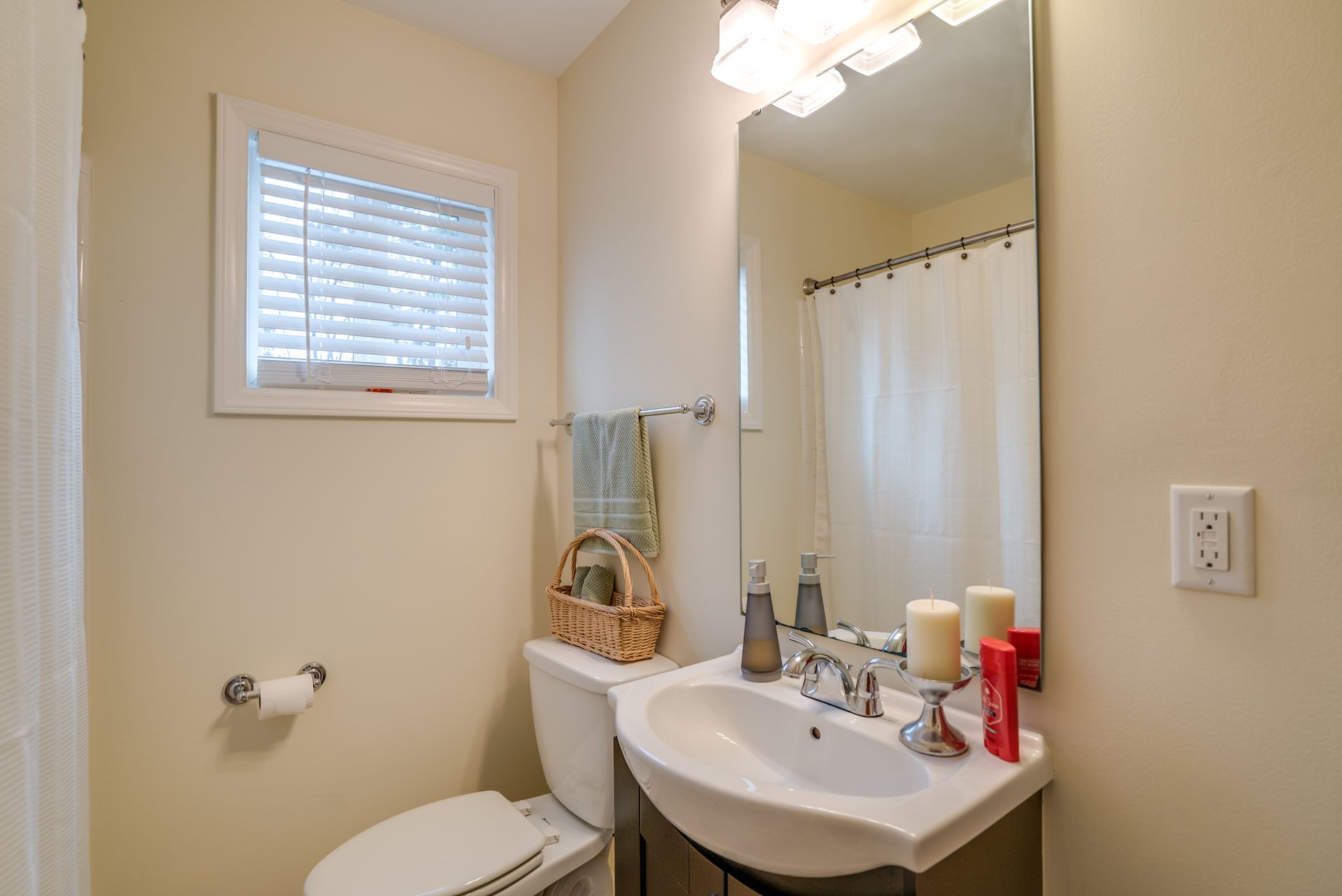 ADORABLE 3 BEDROOM IN CHAPEL HILL/CARRBORO! 7 of 12