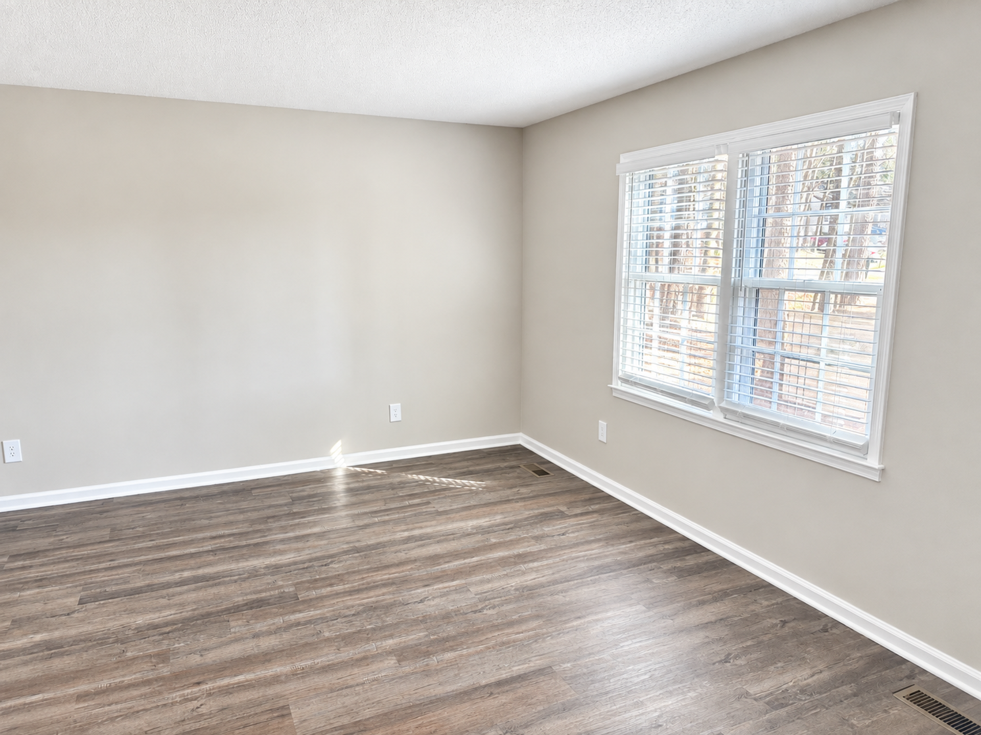 Stunning 2-bedroom, 2 -bathroom Apartment 10 of 12