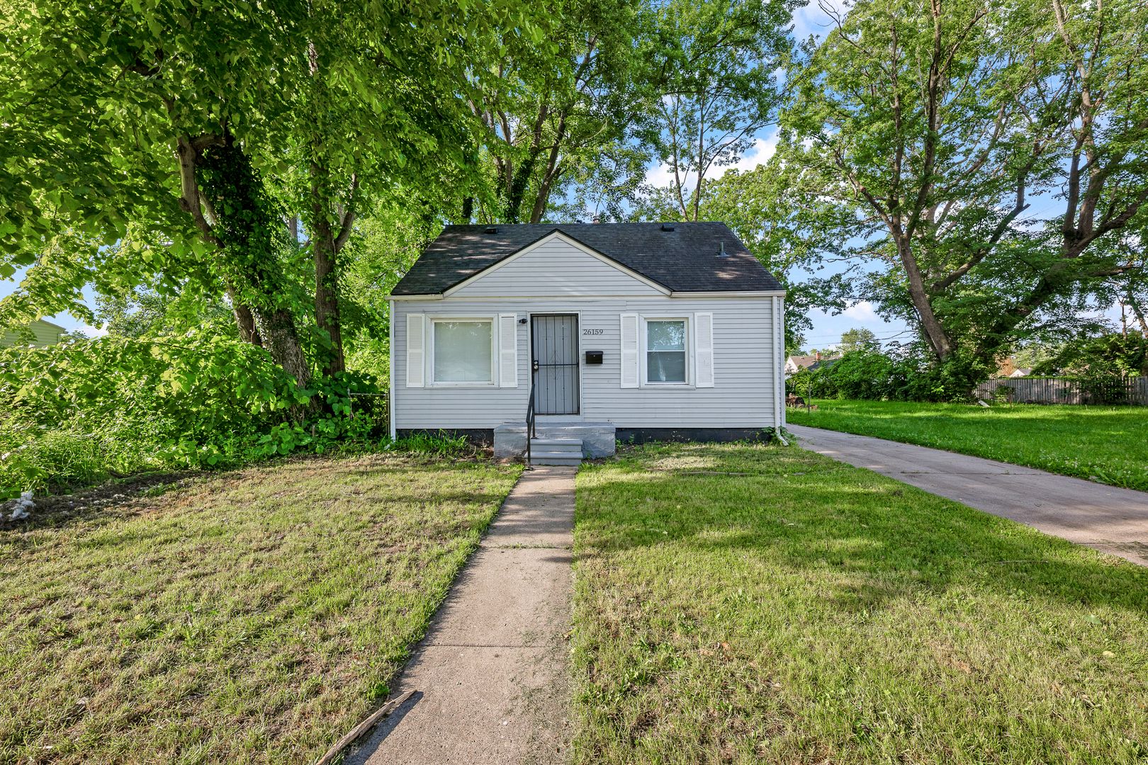 Inkster House: 26159 Stanford St