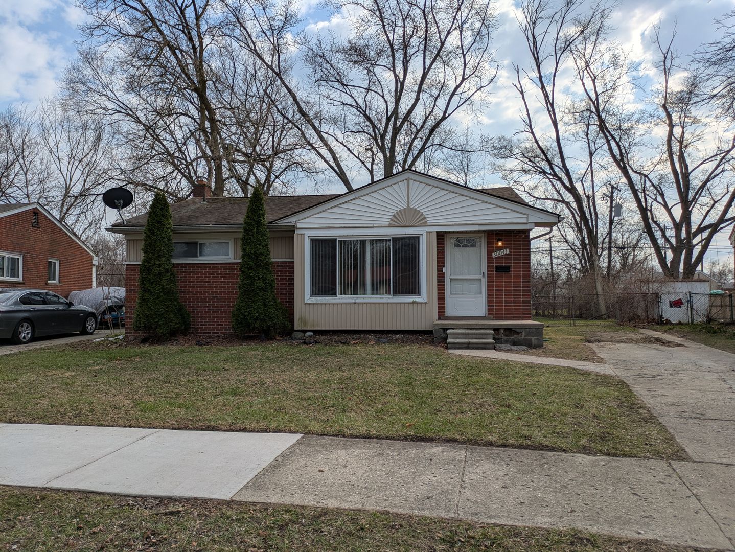 Inkster Apartment: 30043 Grandview