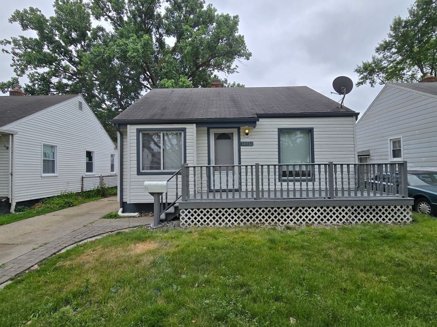 Harper Woods House: 18912 Woodcrest St