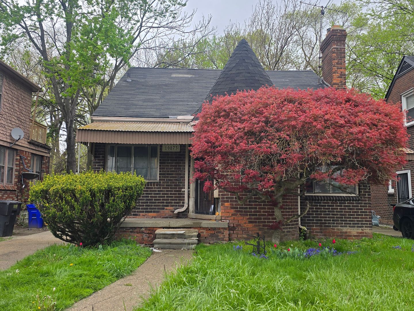 Detroit House: 10873 E Outer Dr