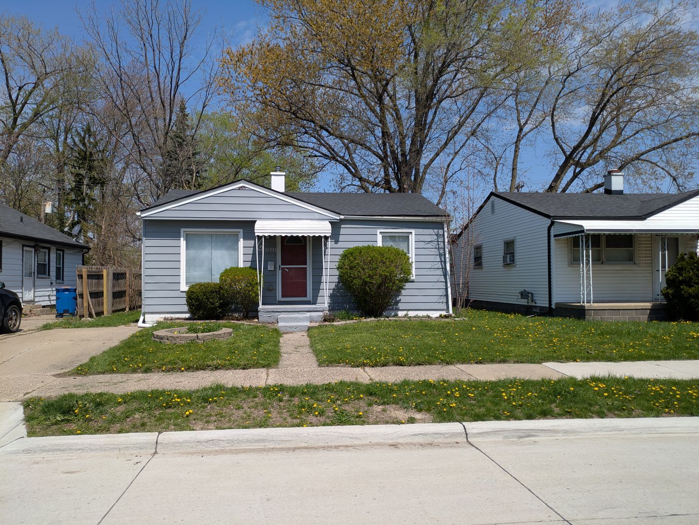 Warren House: 11331 Continental Ave