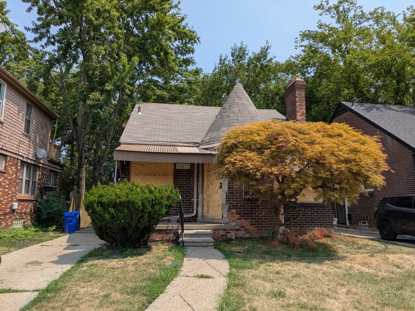 Detroit House: 10873 E Outer Dr
