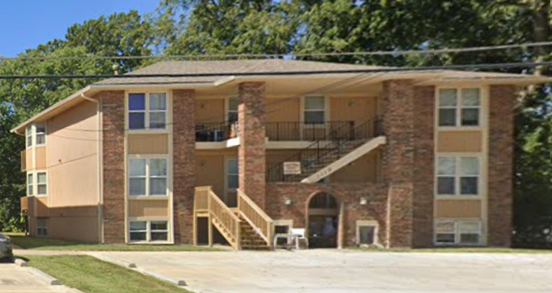 Independence Apartment: 1100 N Noland Rd