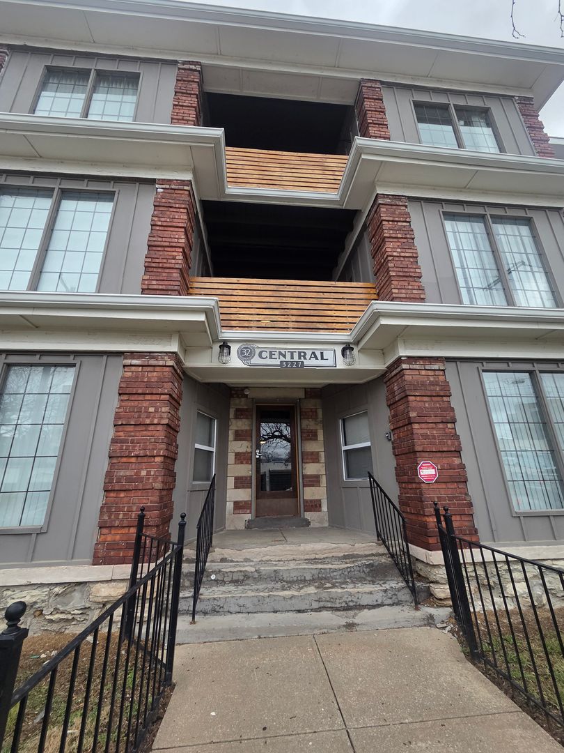 Kansas City Apartment: 3227 Central St