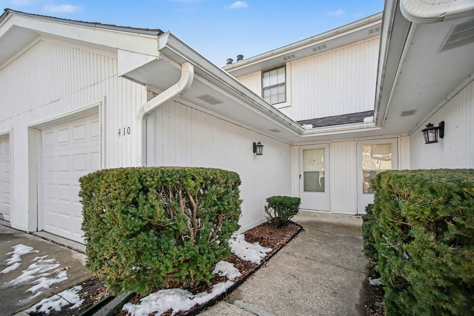 Blue Springs House: 410 NW Nottingham Lane