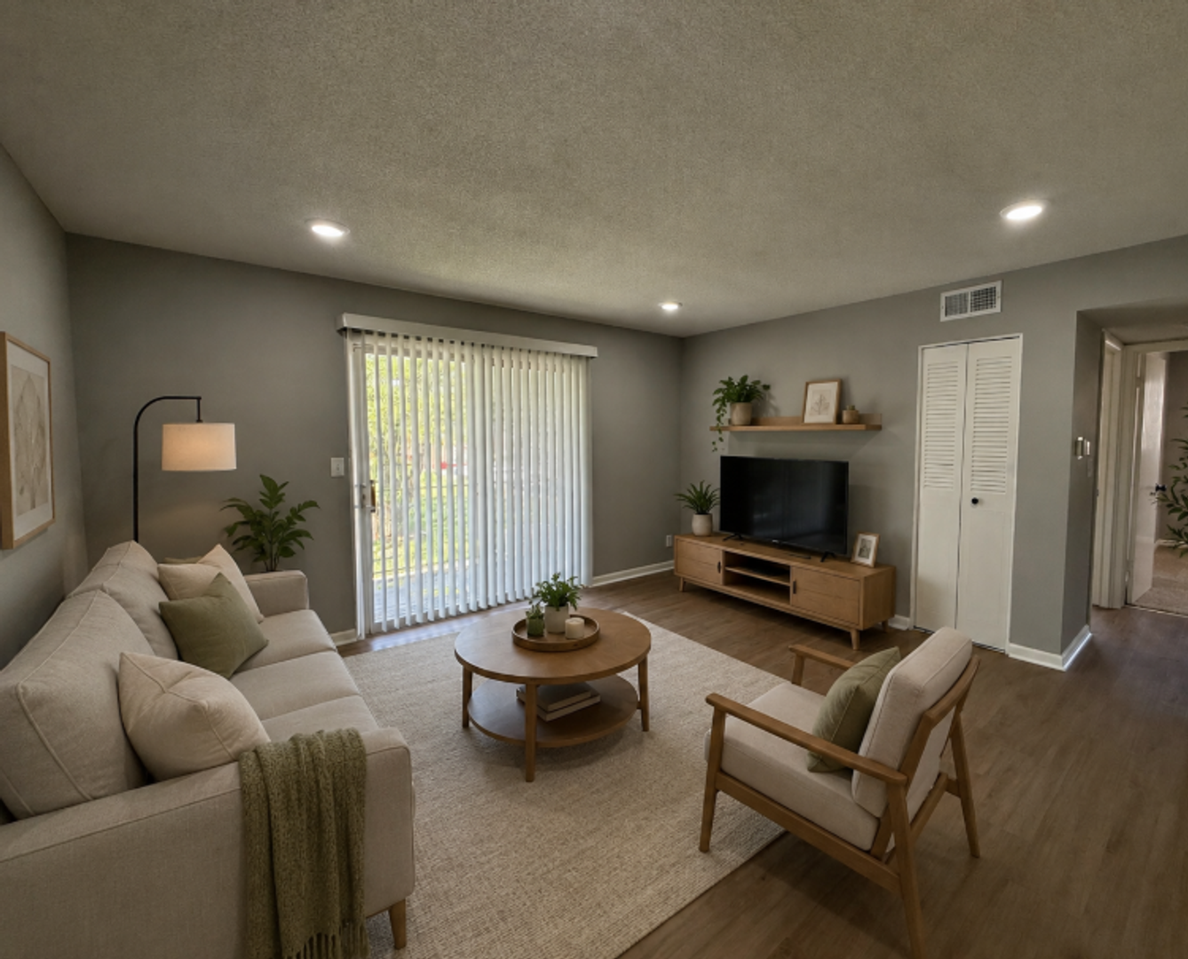 Mission Apartment: 5811 Maple St