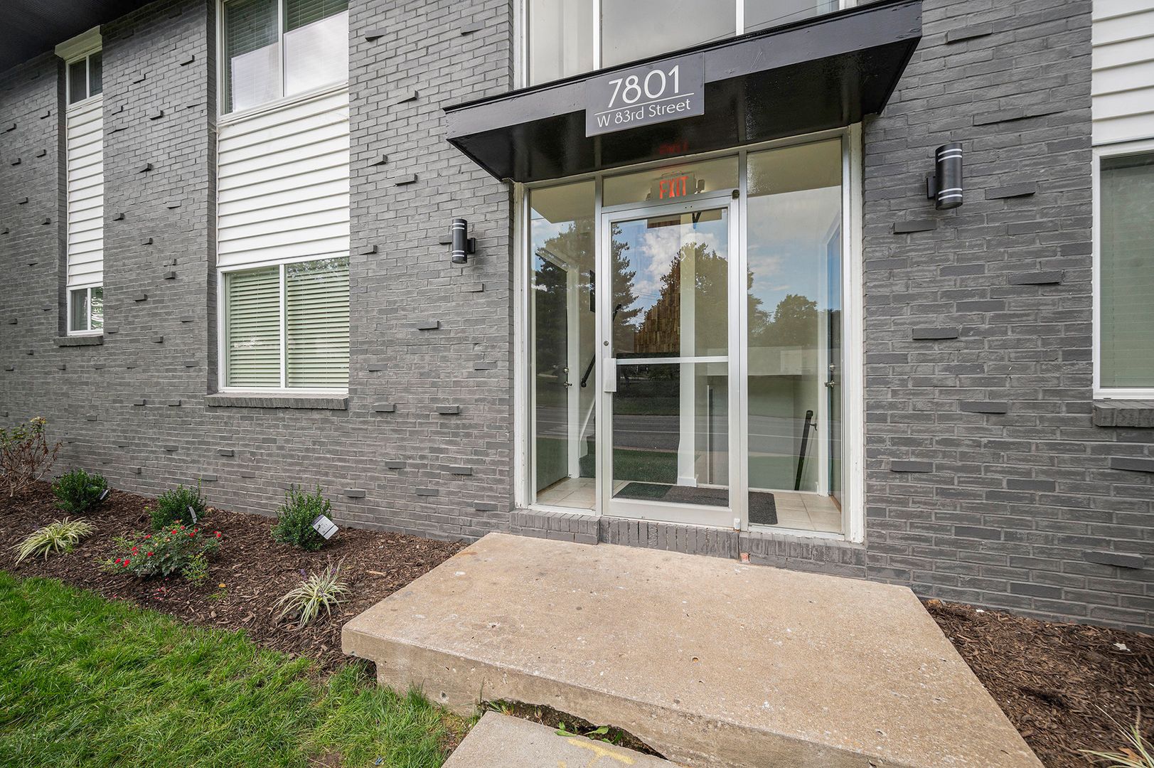 Overland Park Apartment: 7801 W 83rd St