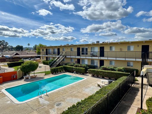 Upgraded 2 Bedroom w/Central A/C, Community Pool, Assigned Parking Space – photo 1