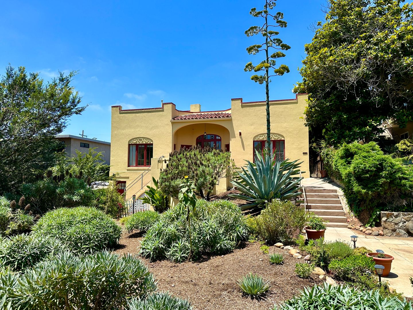 San Diego Apartment: 3758 Front Street
