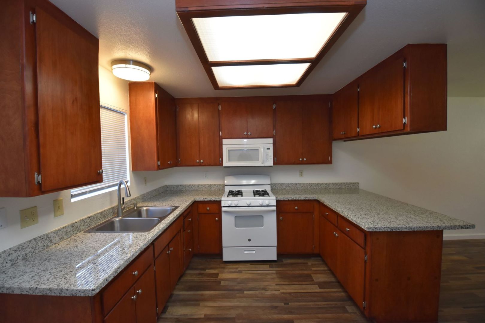 West Sacramento Apartment: 640 Cummins Way