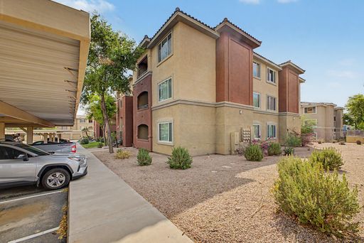 Amazing 2 Bedroom 2 Bath Condo in a Gated Community – photo 1