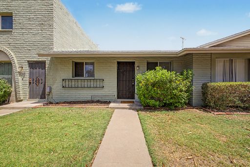 2 Bedrooms, 1 Bathroom, Fenced patio yard area, Single level townhouse, Alma School and University – photo 1