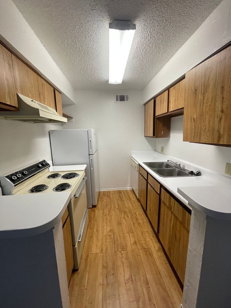 Houston Apartment: 11900 Barwood Bend Drive