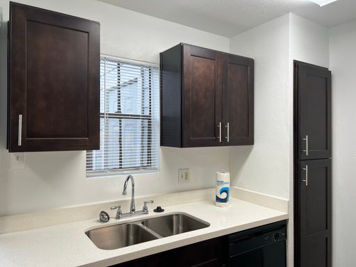 Upgraded One Bedroom Loft – photo 1