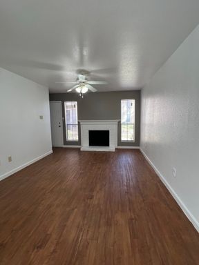 One Bedroom One & a Half Bath Townhome – photo 1