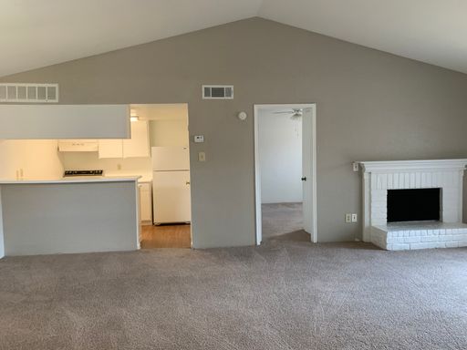 Two bedroom, two bath roommate style apartment – photo 1