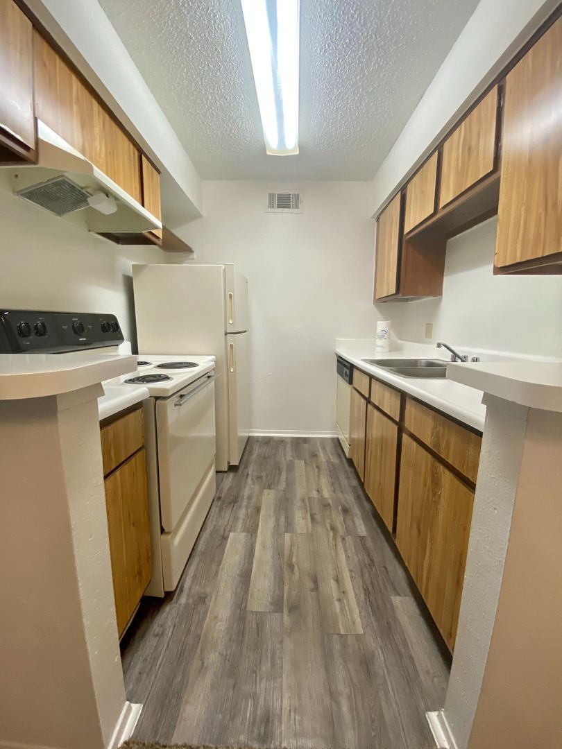 Houston Apartment: 11900 Barwood Bend Drive