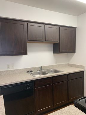One bedroom, one and a 1/2 bathroom loft-style townhome – photo 1