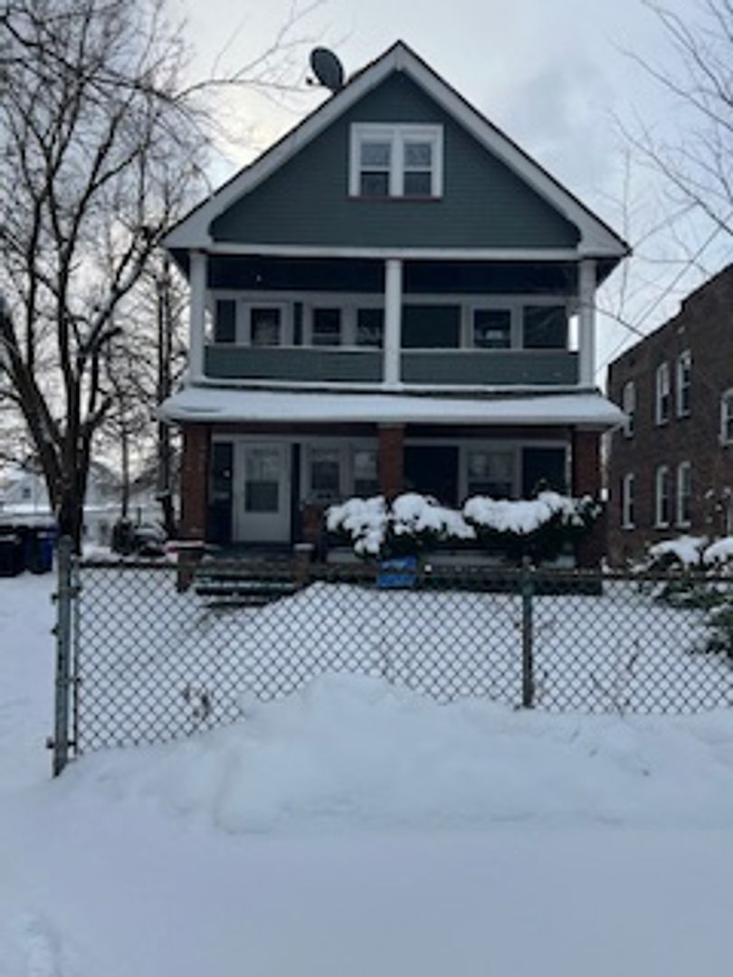 Cleveland Apartment: 1114 E 64th St