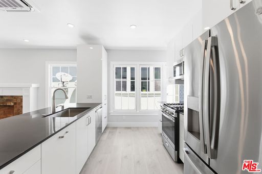 Beautifully Newly Remodeled Condo - Modern & bright – A/C split system– Off-Street Parking - Special: W/D in unit – photo 1