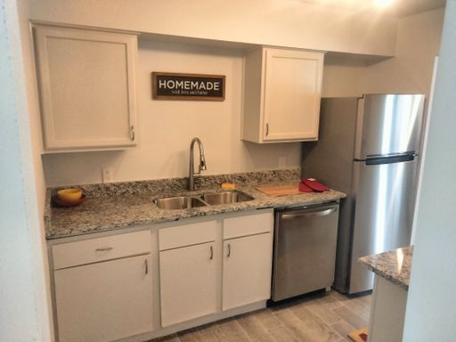 2nd Floor Luxury Upgraded 2-Bedroom in Gated Lions Court Apts - SS Appliances - Ceramic Tile Flooring - Pet Friendly - Carport - W/D Connectns – photo 1
