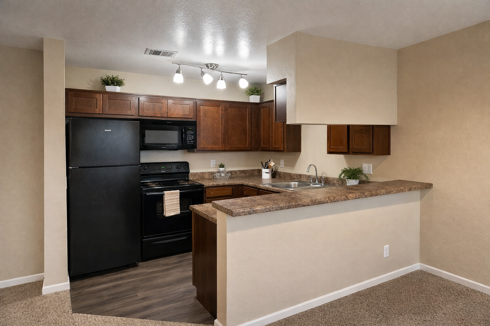 Midwest City Apartment: 6000 E. Reno