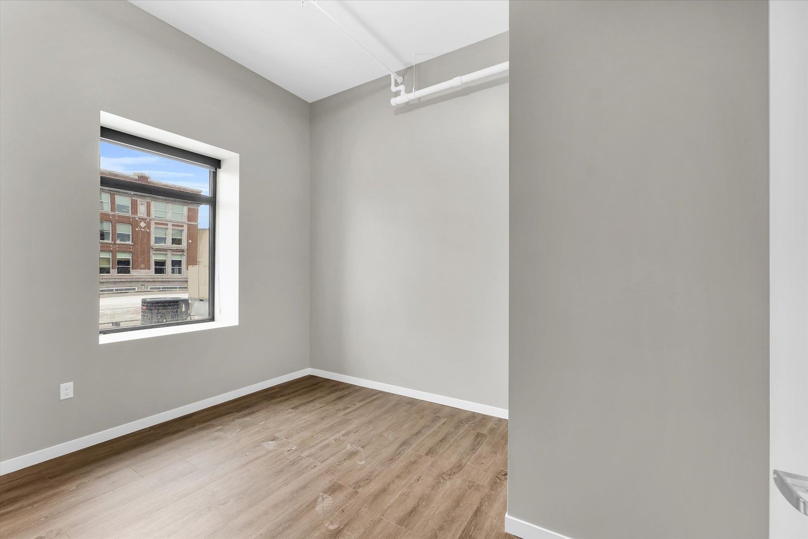 Downtown Living! Utilities included- 1 Bed, 1 Bath Residence 10 of 12