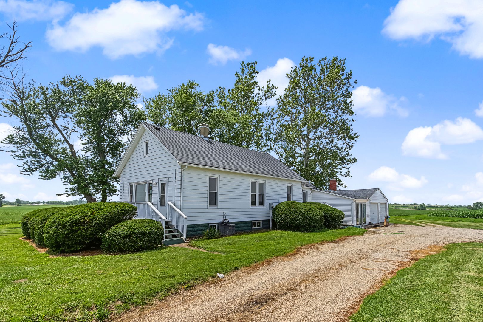 Farmer City House: 27471 Highway 54